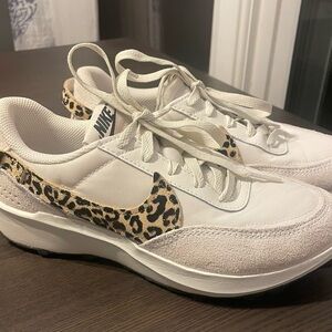SOLD Women’s Nike Waffle Sneakers size 7